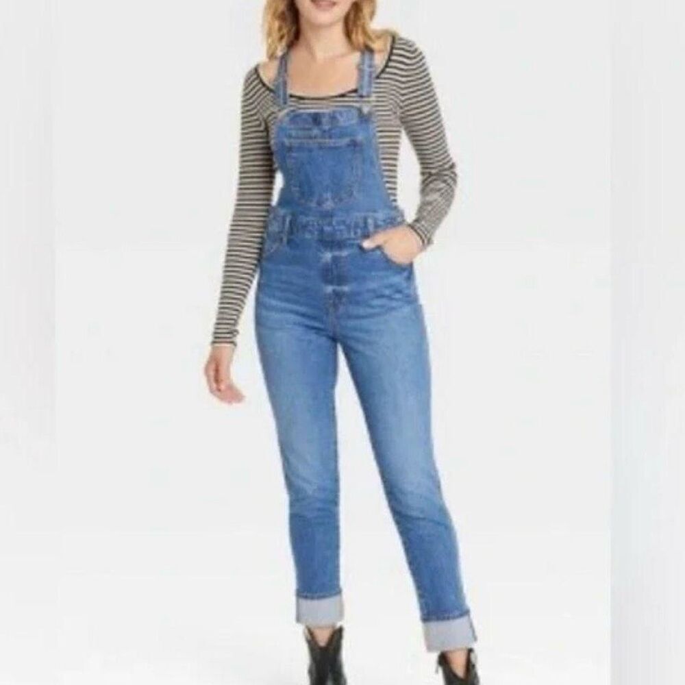 UNIVERSAL THREAD | Medium Wash Denim Jeans Overalls Pockets Straps | Size 6 / 26